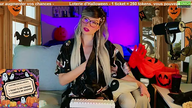 Kittychatte online show from 10/19/25, 10:05