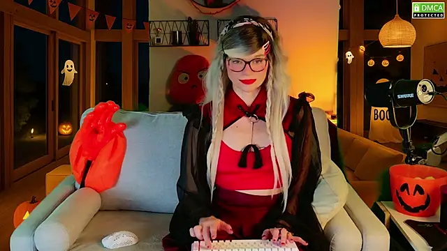 Kittychatte online show from 10/28/25, 09:06