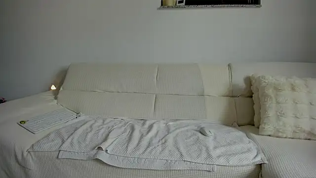 Snapshot of bellahot77 chatting on 07/03/26, 12:22 bellahot77 online show from 07/03/26, 12:22