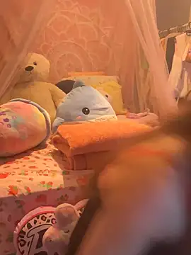 LaPetitechienne1 online show from 02/28/25, 09:33