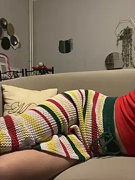 LaPetitechienne1 online show from 04/18/26, 08:09