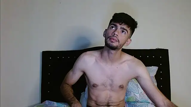 Snapshot of bear_97s chatting on 02/01/25, 04:35 bear 97s online show from 02/01/25, 04:35