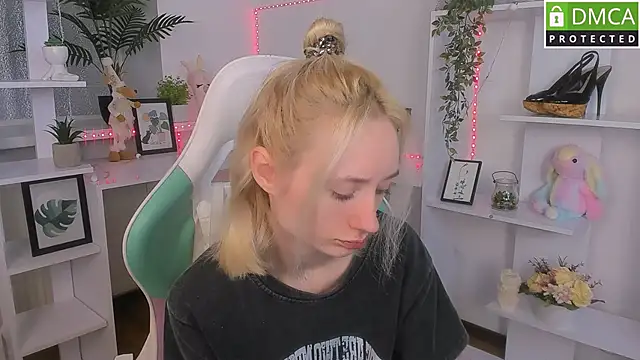 Katia Kim online show from 10/23/25, 05:40