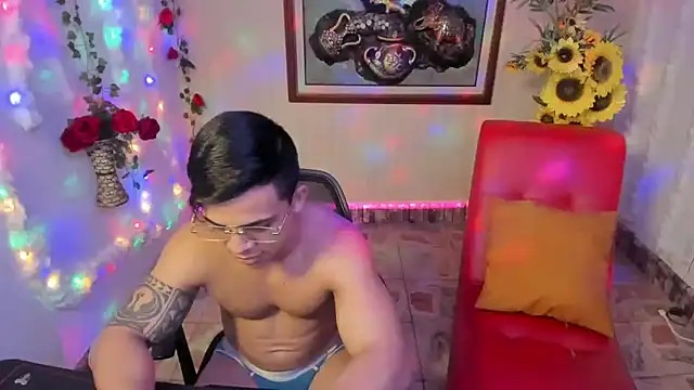 Snapshot of TheMuscularVenezuelanMan chatting on 03/04/25, 08:27 TheMuscularVenezuelanMan online show from 03/04/25, 08:27