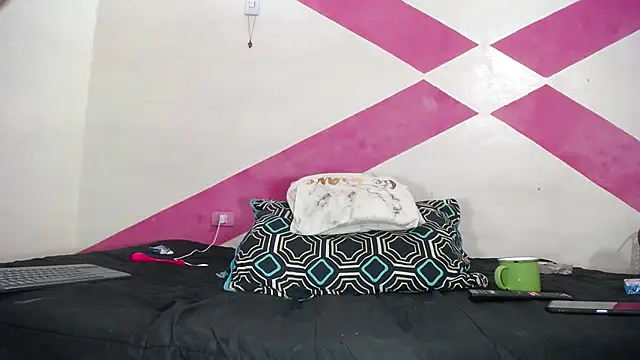 MIA luxce29 online show from 01/31/25, 04:14