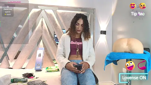 StefanyMiler online show from 10/18/25, 08:09