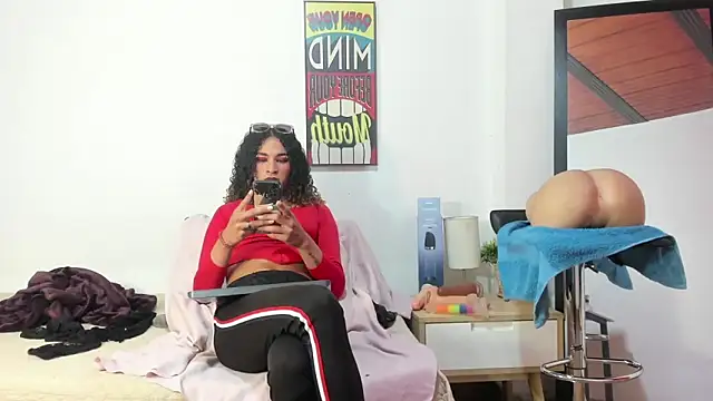 StefanyMiler online show from 12/04/25, 06:27