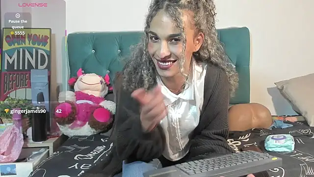 Snapshot of StefanyMiler chatting on 06/11/26, 02:00 StefanyMiler online show from 06/11/26, 02:00