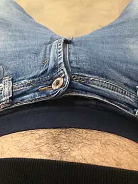 Snapshot of MoochedTape chatting on 12/11/24, 03:58 MoochedTape online show from 12/11/24, 03:58