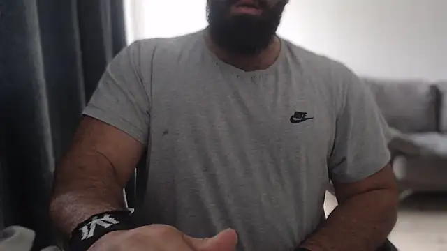 hugemachohandsome online show from 09/11/25, 08:14