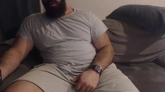 hugemachohandsome online show from 02/09/26, 10:36