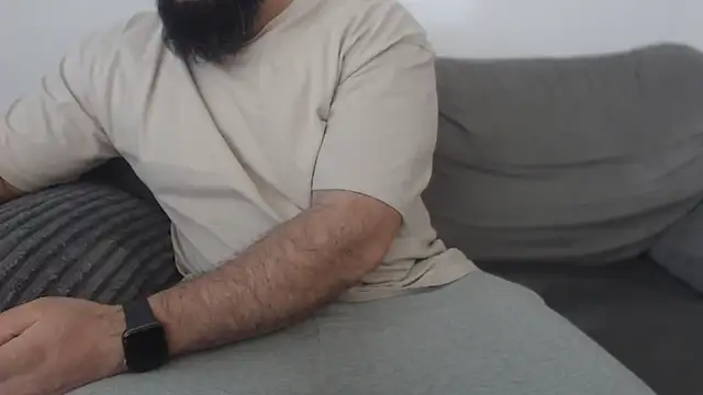 hugemachohandsome online show from 05/02/26, 06:51