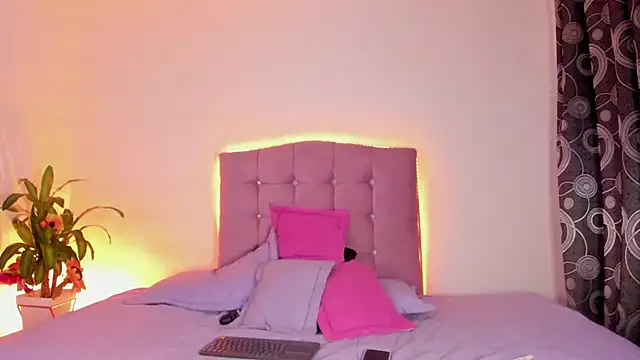 MarieLatex online show from 03/08/25, 02:01