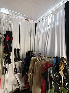 Snapshot of LatexDevil_Blondie chatting on 06/06/26, 09:30 LatexDevil Blondie online show from 06/06/26, 09:30