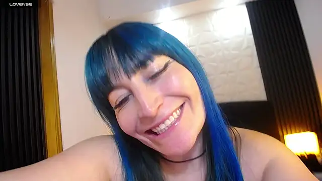 Snapshot of alicia_moom chatting on 12/16/24, 05:43 alicia moom online show from 12/16/24, 05:43