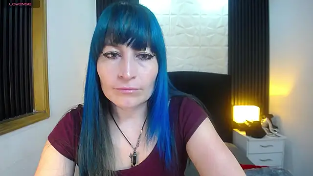 Snapshot of alicia_moom chatting on 12/17/24, 03:17 alicia moom online show from 12/17/24, 03:17