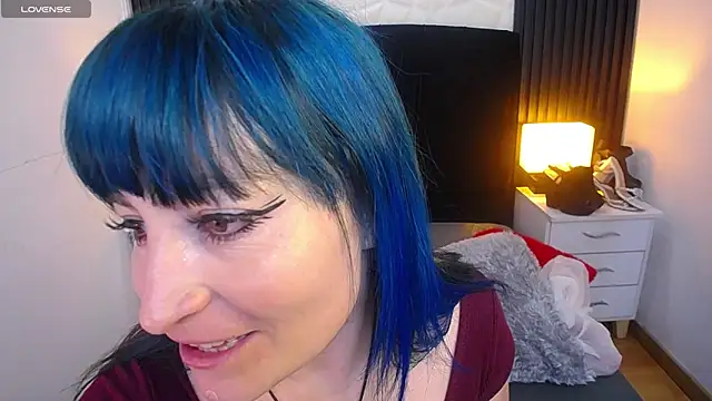 Snapshot of alicia_moom chatting on 12/17/24, 09:27 alicia moom online show from 12/17/24, 09:27