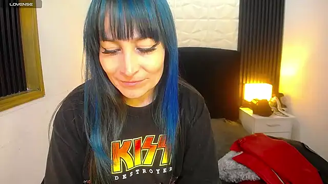 Snapshot of alicia_moom chatting on 12/19/24, 02:23 alicia moom online show from 12/19/24, 02:23