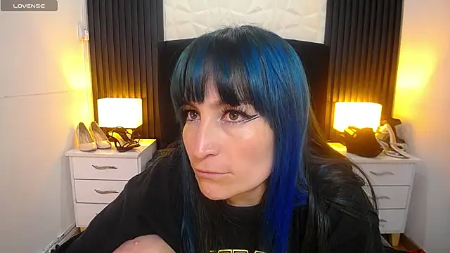 Snapshot of alicia_moom chatting on 12/19/24, 11:39 alicia moom online show from 12/19/24, 11:39