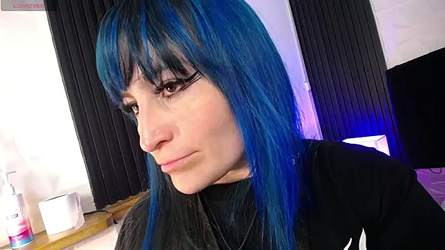 Snapshot of alicia_moom chatting on 01/17/25, 10:45 alicia moom online show from 01/17/25, 10:45