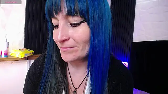 Snapshot of alicia_moom chatting on 01/21/25, 11:02 alicia moom online show from 01/21/25, 11:02
