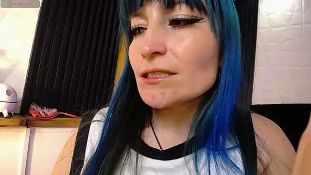 Snapshot of alicia_moom chatting on 02/01/25, 11:06 alicia moom online show from 02/01/25, 11:06