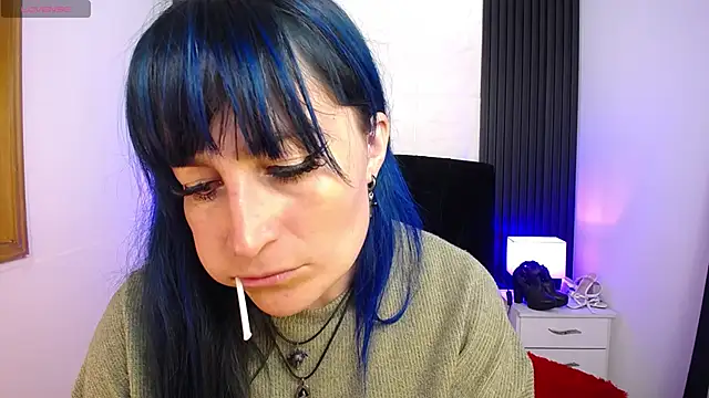 Snapshot of alicia_moom chatting on 02/06/25, 06:46 alicia moom online show from 02/06/25, 06:46