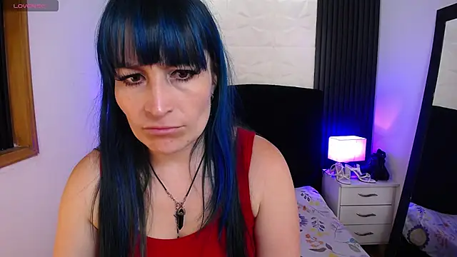Snapshot of alicia_moom chatting on 02/20/25, 07:41 alicia moom online show from 02/20/25, 07:41