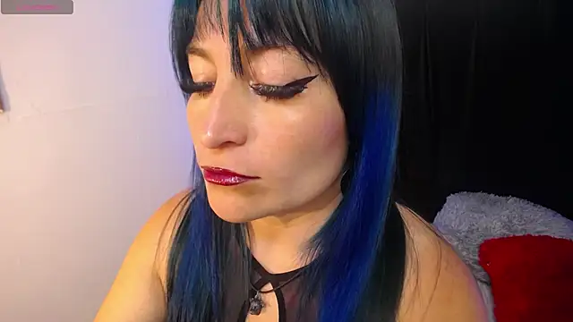 Snapshot of alicia_moom chatting on 10/07/25, 06:49 alicia moom online show from 10/07/25, 06:49
