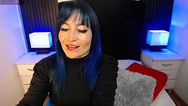 Snapshot of alicia_moom chatting on 10/15/25, 07:03 alicia moom online show from 10/15/25, 07:03