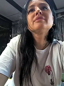 KikiXRed online show from 04/05/26, 03:31