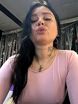 Snapshot of KikiXRed chatting on 04/28/26, 04:39 KikiXRed online show from 04/28/26, 04:39