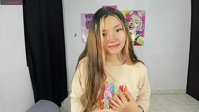 Alice bloom  online show from 11/14/25, 02:10