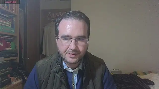 curiosillo83 online show from 02/05/25, 06:15