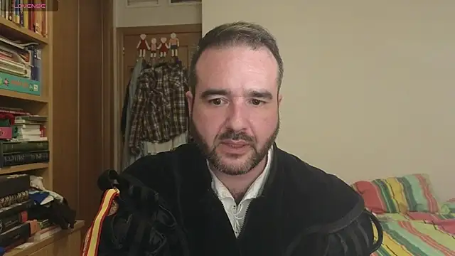 curiosillo83 online show from 10/04/25, 11:47