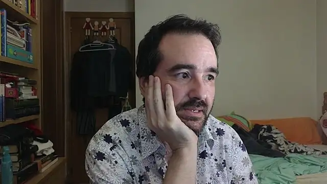 Snapshot of curiosillo83 chatting on 07/06/26, 06:10 curiosillo83 online show from 07/06/26, 06:10