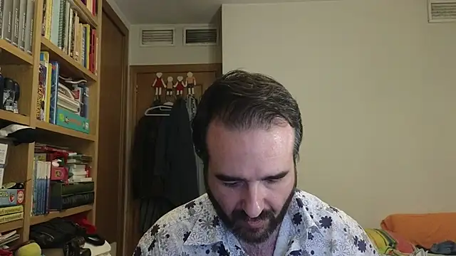 Snapshot of curiosillo83 chatting on 07/21/26, 01:46 curiosillo83 online show from 07/21/26, 01:46