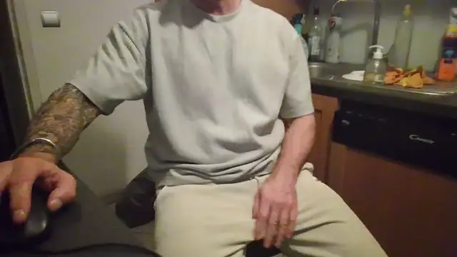 Snapshot of jouet75 chatting on 03/03/26, 08:37 jouet75 online show from 03/03/26, 08:37