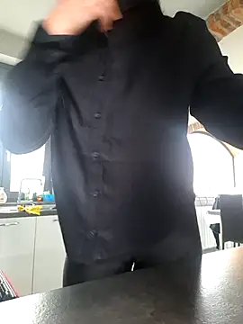 Snapshot of luxxe25 chatting on 01/15/26, 09:14 luxxe25 online show from 01/15/26, 09:14