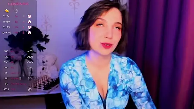 KindHazelHere  online show from 11/05/25, 11:10