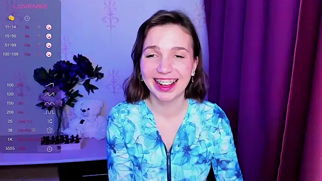 KindHazelHere  online show from 02/05/26, 09:08