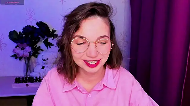 KindHazelHere  online show from 02/11/26, 07:41