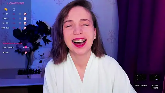 KindHazelHere  online show from 02/15/26, 09:33