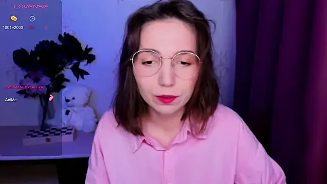 KindHazelHere  online show from 04/13/26, 12:43