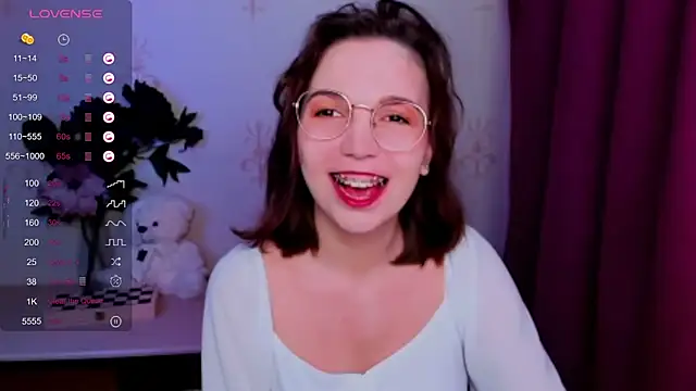 KindHazelHere  online show from 04/21/26, 11:29