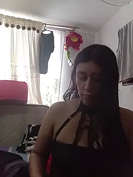 Snapshot of Giuliana90 chatting on 05/22/26, 05:29 Giuliana90 online show from 05/22/26, 05:29
