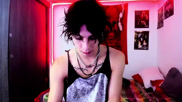 Snapshot of dussk_ chatting on 12/13/24, 07:15 dussk online show from 12/13/24, 07:15