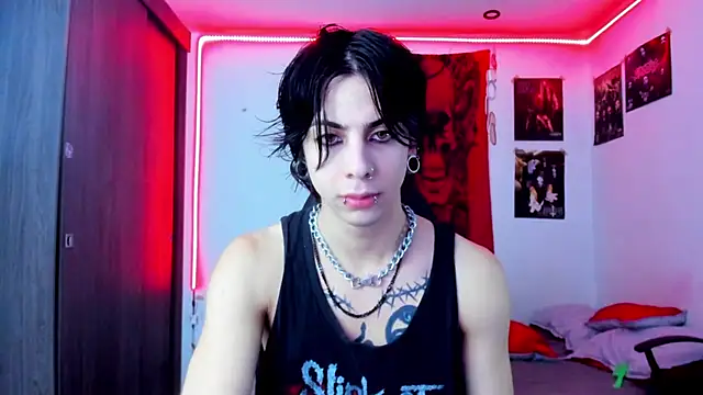 Snapshot of dussk_ chatting on 12/31/24, 06:59 dussk online show from 12/31/24, 06:59