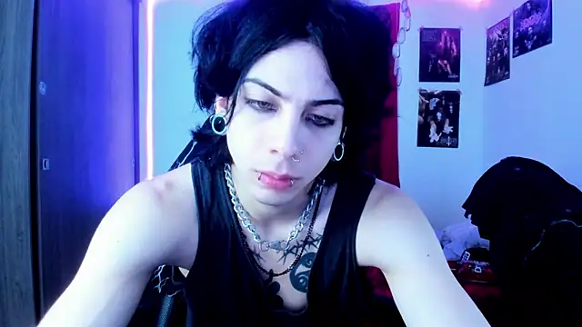 Snapshot of dussk_ chatting on 02/20/25, 07:23 dussk online show from 02/20/25, 07:23