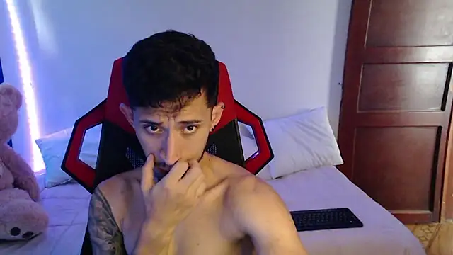 Snapshot of stevenSEX123 chatting on 12/01/24, 07:58 stevenSEX123 online show from 12/01/24, 07:58